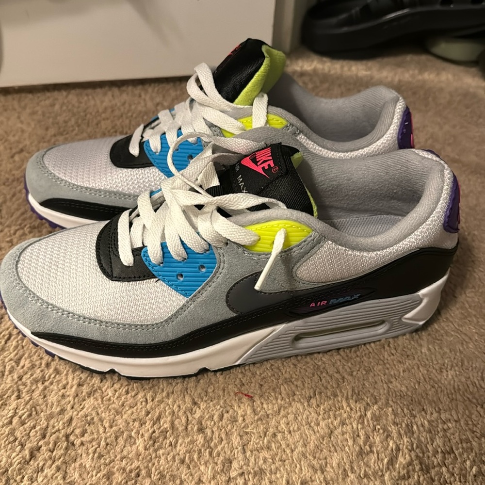 NIKE AIR MAX 90 'WHAT THE' - White/ Black/Wolf Grey/Dark Grey